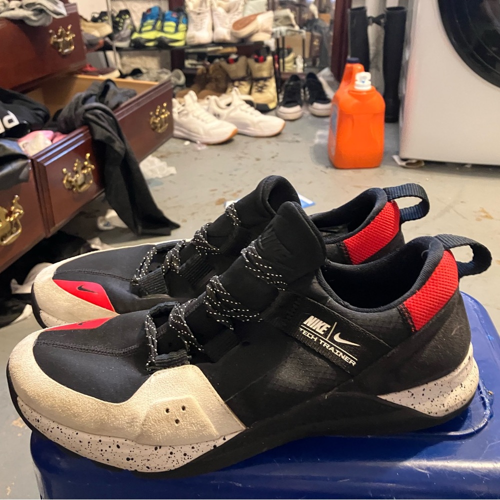Nike Tech Trainer Black and Red Men's Shoes